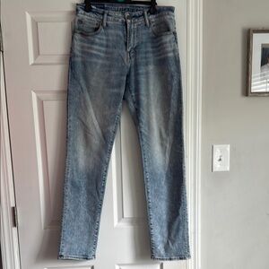 Mens Classic Light Wash Denim Jeans